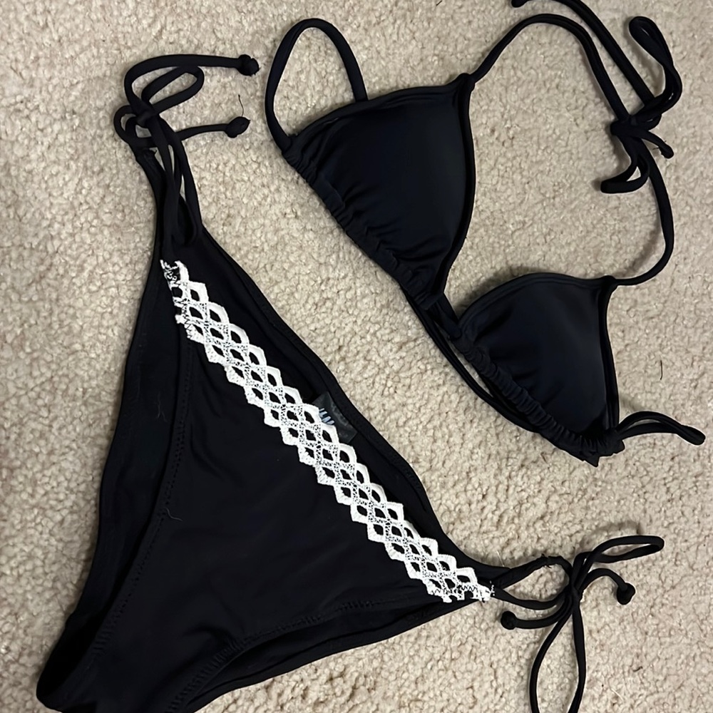Black bikini